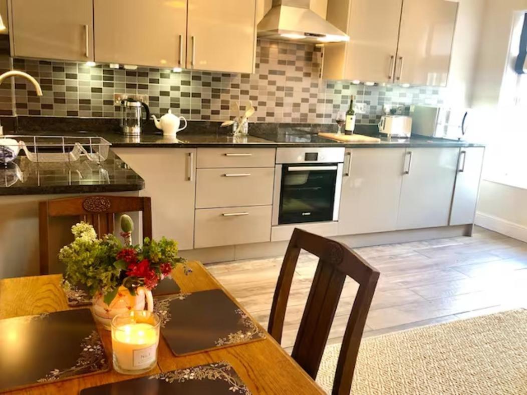Pass The Keys Old Beams Luxury Style & Comfort In Town Centre Bakewell Eksteriør billede